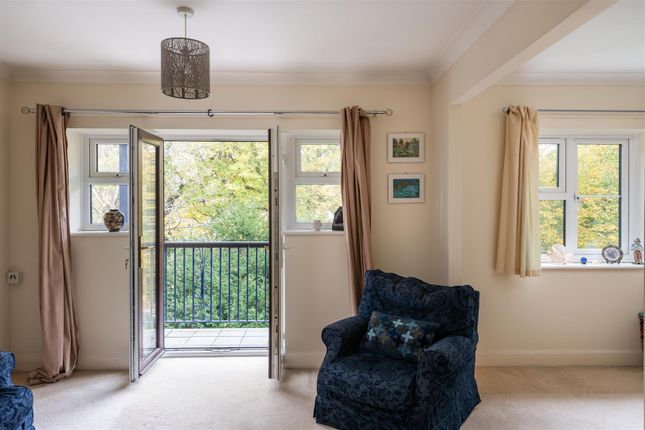 24 Wraymead Place, Wray Park Road, Reigate photo 3