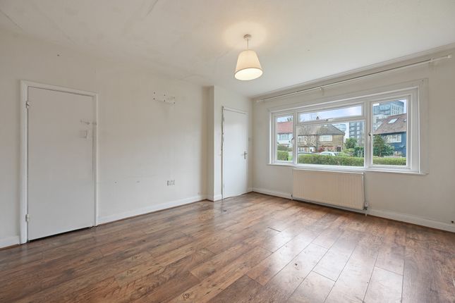 Clitterhouse Crescent, London photo 2