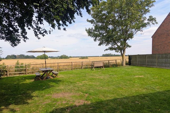 Field View, Back Lane, Newark photo 2