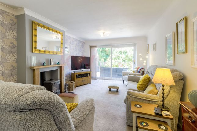 17, Lyne Walk, Hackleton, Northampton, photo 2