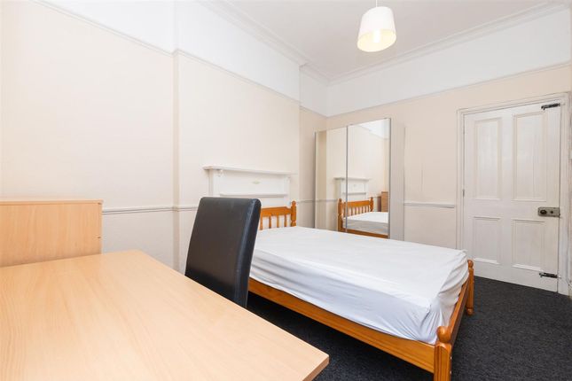 Room 1 57 Queens Road, Bristol photo 2