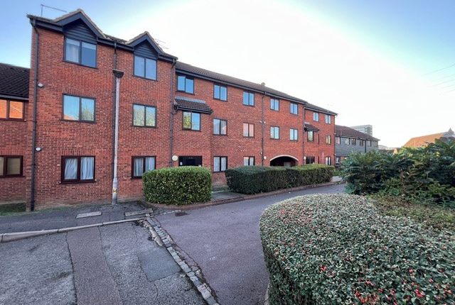 12, Amwell Court, Hoddesdon photo 2