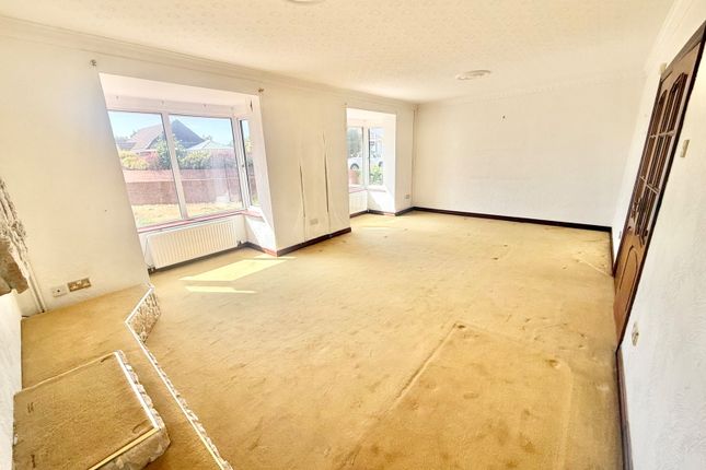 17, Greenfield Way, Porthcawl photo 3