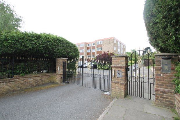 Thumbnail Flat to rent in Shortlands Grove, Bromley