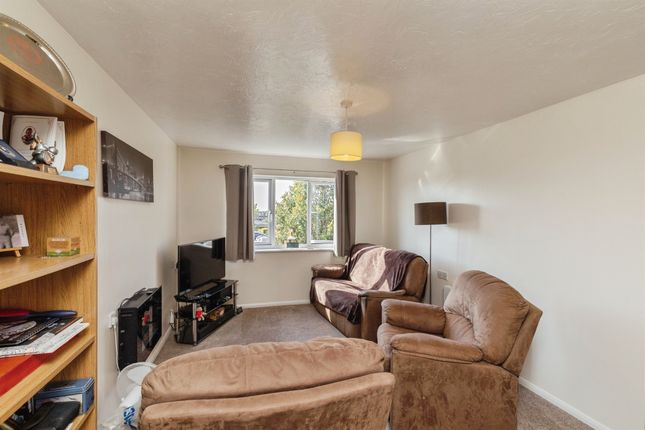 Flat 17, Fountain Court, Abbotswood, Bristol photo 4