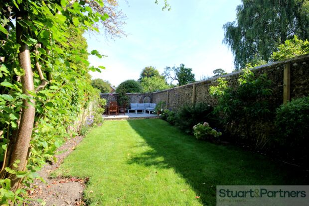 17, Hassocks, Hurstpierpoint photo 3