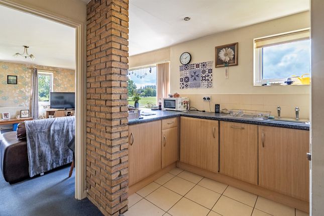 58, Peel Close, York photo 4