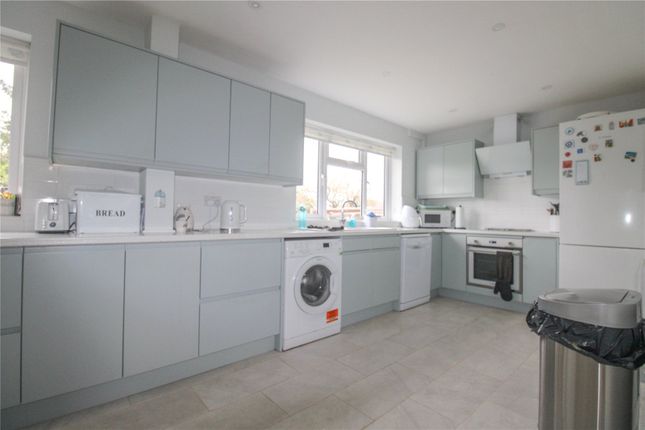 10, Ragleth Grove, Wiltshire photo 3