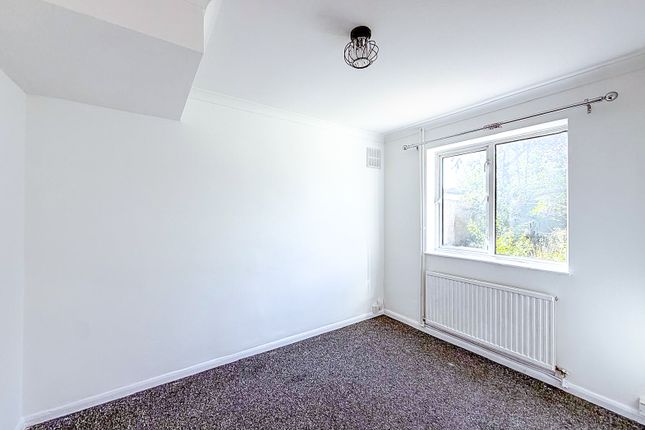 44, Charlock Way, Watford photo 4