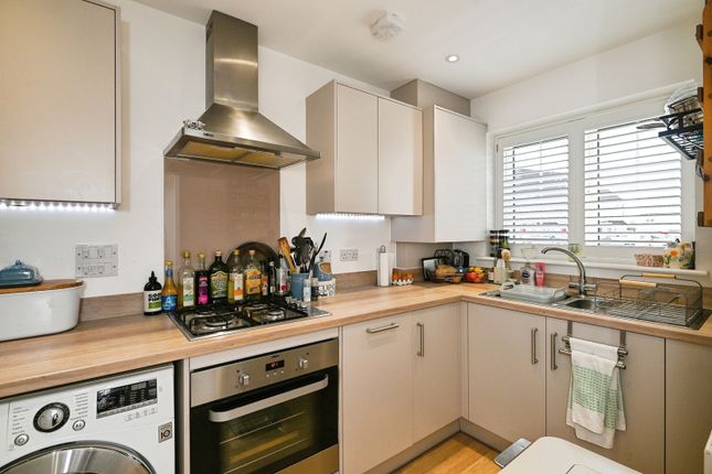 14, Corliss Vale, Rochester photo 2