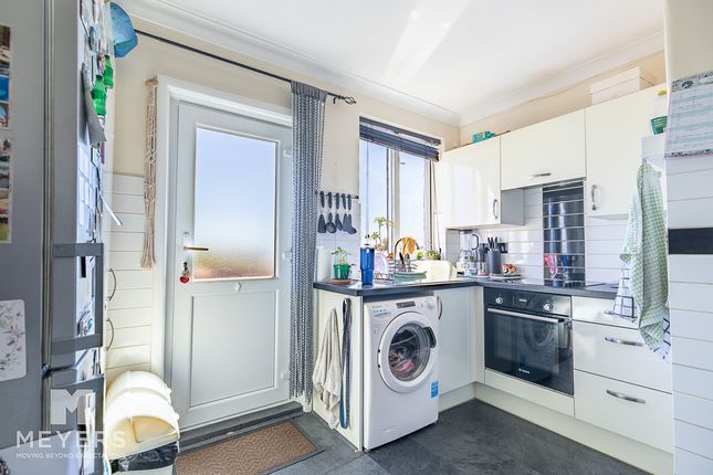 Flat Flat 8, 1011, Wimborne Road, Bournemouth photo 4