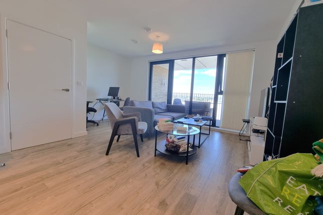 Baronet House, 9 Lakeside Drive, London photo 2