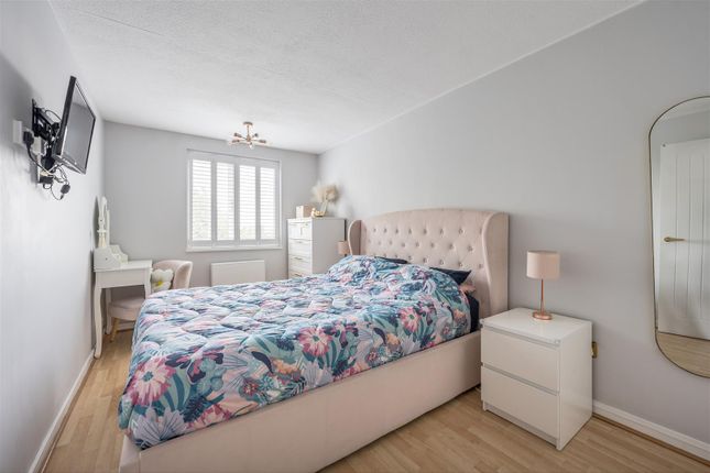39, Tamar Square, Woodford Green photo 4