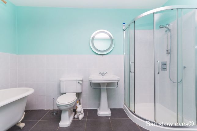 2-bed house on 19, London, £2,000/mo