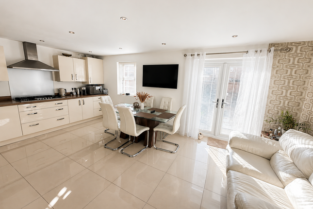 3, Langford Drive, Southport photo 4