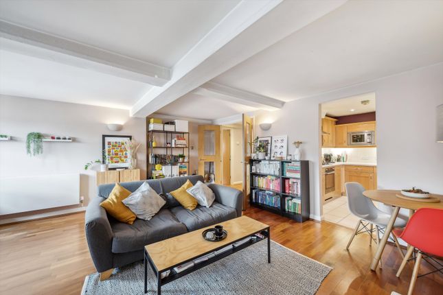 Flat for sale in Capstan Court, Wapping, London
