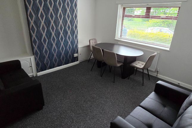 Room 5, 13 Station Road, Hull photo 5