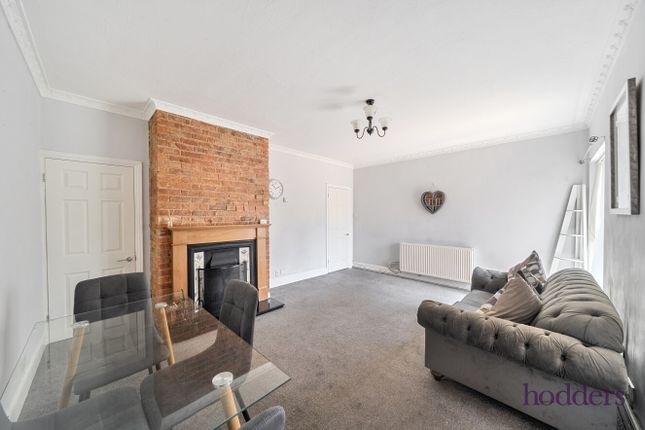 138, Eastworth Road, Chertsey photo 2
