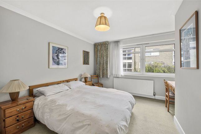 29,, Chester Close South, London photo 4