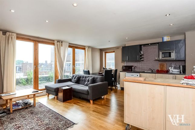 Flat for sale in The Oaks Square, Epsom