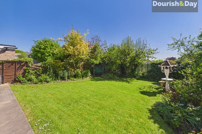 9 Heath Drive, Stafford photo 3