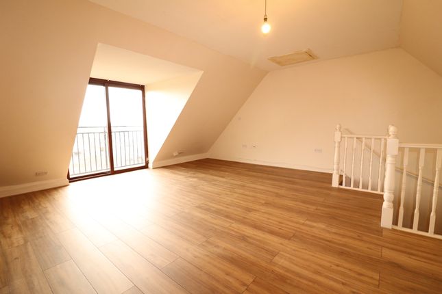 Flat 17, Grays photo 4