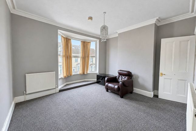 41, Dallow Road, Luton photo 2