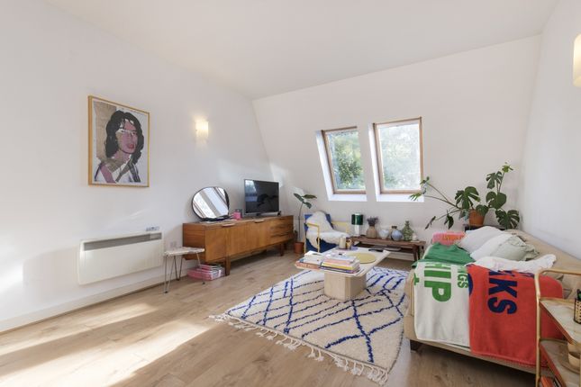 Thumbnail Flat to rent in Red Square, Piano Lane, London