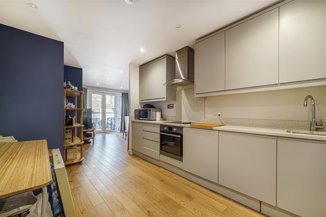 Flat for sale in Knights Hill, West Norwood