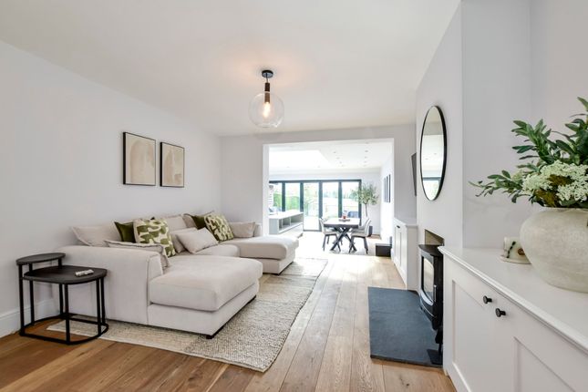 42 Toms Lane, Kings Langley photo 3
