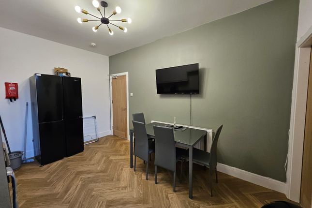 Room to rent in Room 2, 53 Bentley Road, Bentley, Doncaster