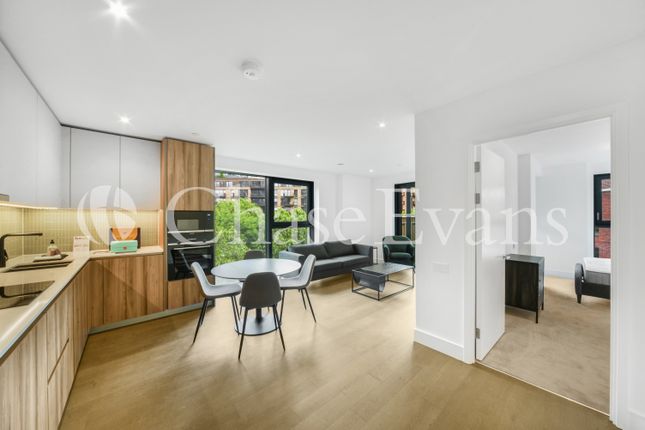 Thumbnail Flat to rent in Hawksbury Heights, Park &amp; Sayer, Elephant And Castle