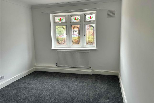 65, Brightside Avenue, Staines Upon Thames photo 2