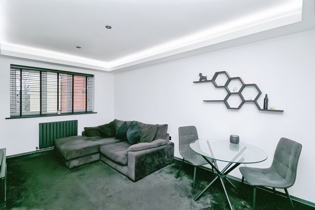 70, Skylark Road, BRIDGEND photo 3