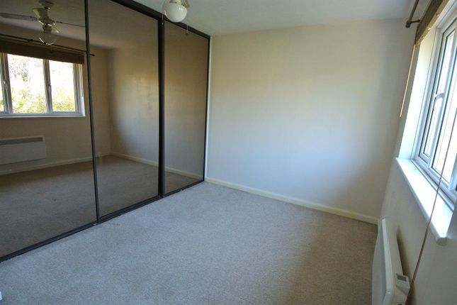 21, Windermere Close, Egham photo 4