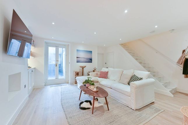 Flat for sale in Fulham Road, Parsons Green, London