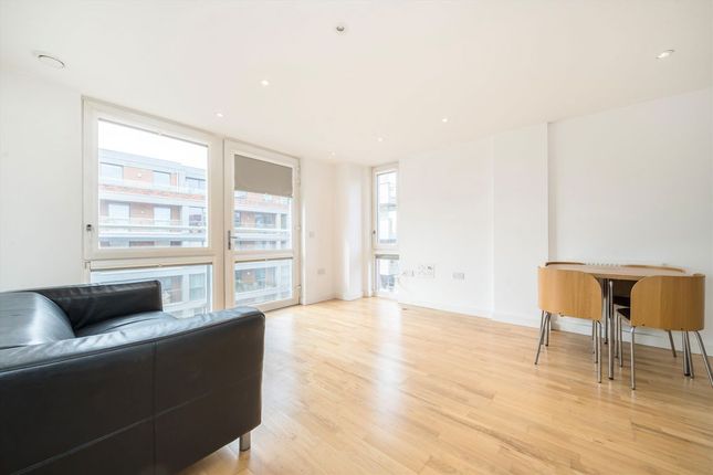 Flat 55, Lighterage Court, High Street, Brentford photo 2