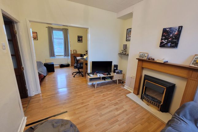 34, Gilbert Crescent, Llanelli photo 3