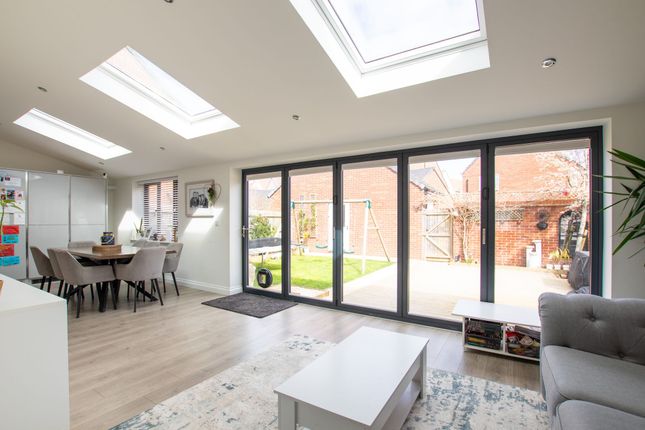4 Skylark Road, Banbury photo 4