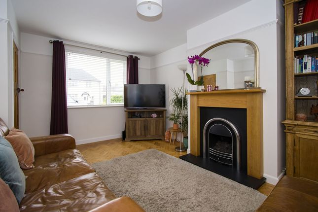 1, Chaucer Close, Penarth photo 4