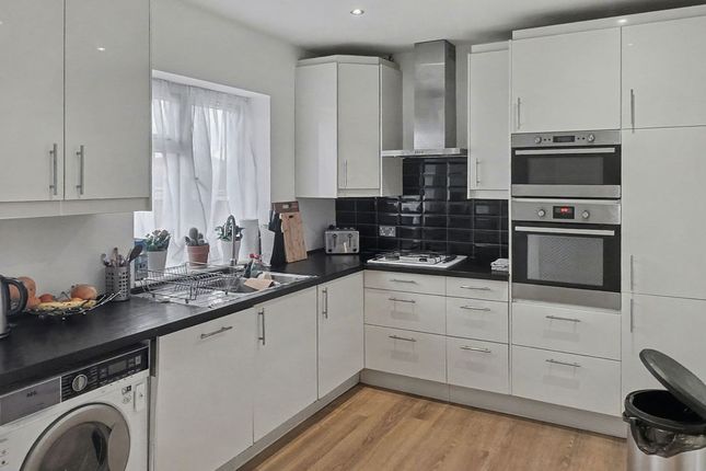 79, Barmouth Avenue, Greenford photo 3