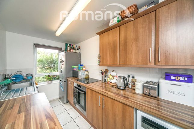 21, Canford Court, Berkshire photo 2