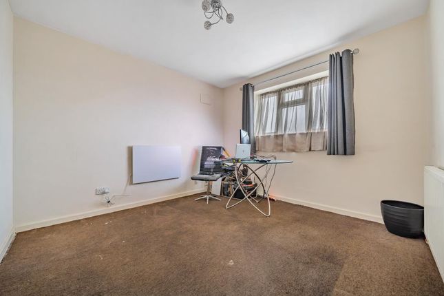 Flat for sale in Potters Bar, Hertsmere