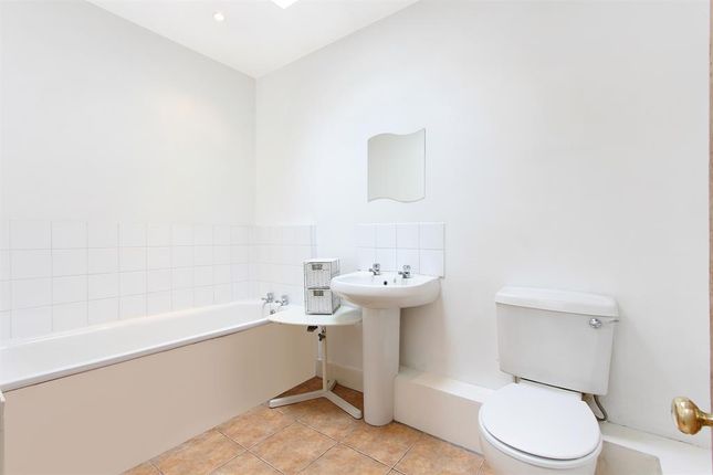 95, Southampton Way, London photo 4