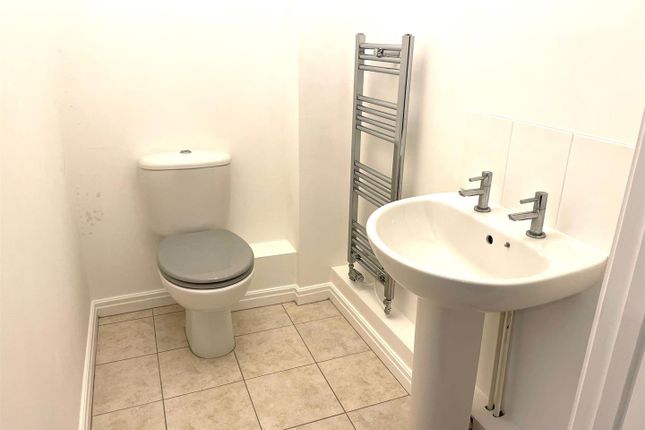 21, Glenwood Court, Farnborough photo 4