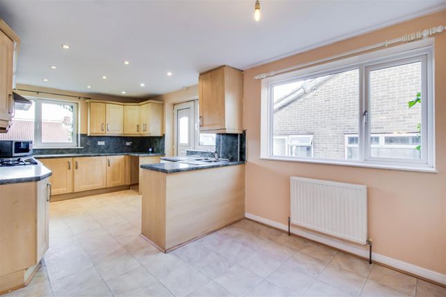 37, Oakland Drive, Wakefield photo 2