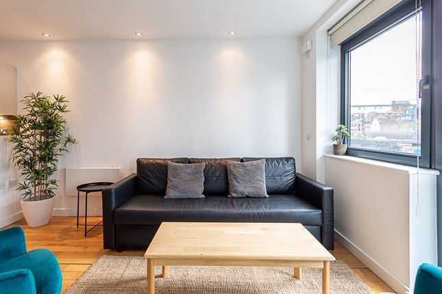 Flat to rent in Flat Chamber Street, London