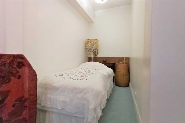 Studio for sale in Draycott Avenue, London