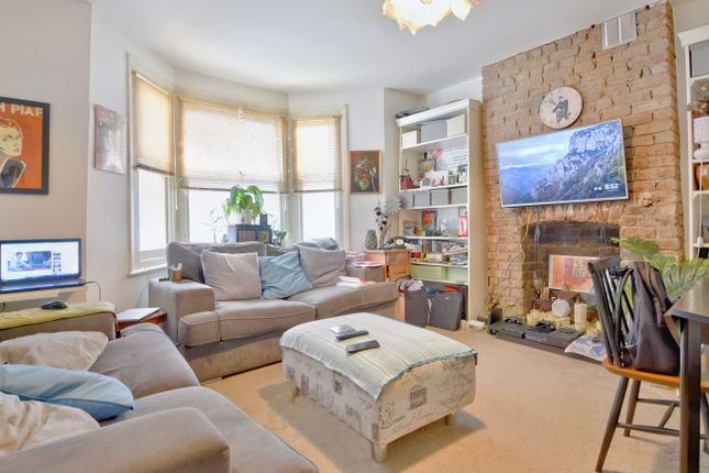 Thumbnail Flat for sale in Hugo Road, Tufnell Park, London