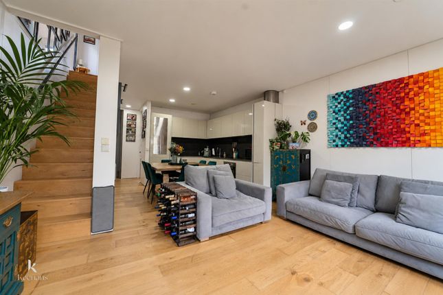 42, Springfield Lane, Salford photo 3